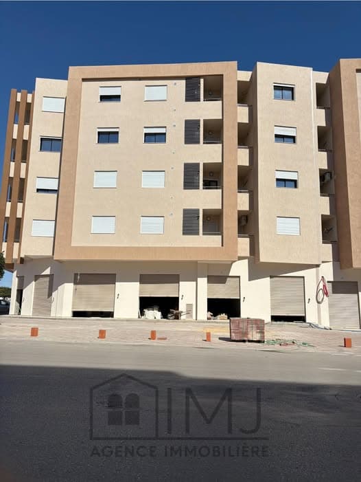 محلّان تجاريّان